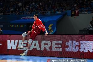 北京媒体人：周琦会和许指导及教练组见面沟通 确定后续的安排