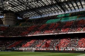 米兰球迷热情高涨！新赛季米兰首场正式比赛吸引71061人现场观战