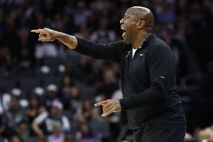 迈克-布朗：能接受每场投40+三分 攻防节奏和空间战术能创造三分