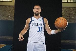 克莱：我们有理由成为防守效率最高的队 队里有很多攻防一体球员