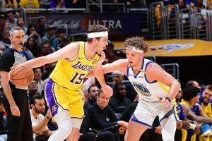 雷迪克：里夫斯造犯规的能力还在进步 你一伸手他就顺势完成动作