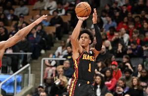 飞起来了！老鹰第二节打出30比19一举反超骑士