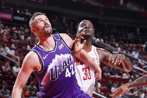 乌度卡谈进攻篮板率第1：上赛季这就是我们的目标 希望能继续提升