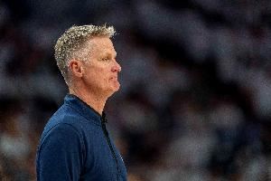 科尔:我们丢掉了一些本该拿下的比赛 首先要把该死的球保护好